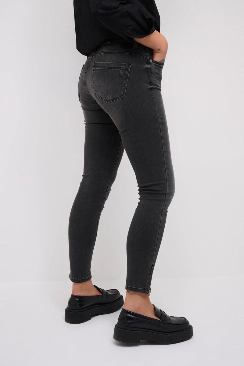 My Essential Wardrobe 31 Celina - Mid slim jeans - HUSET Men & Women (9414437962075)