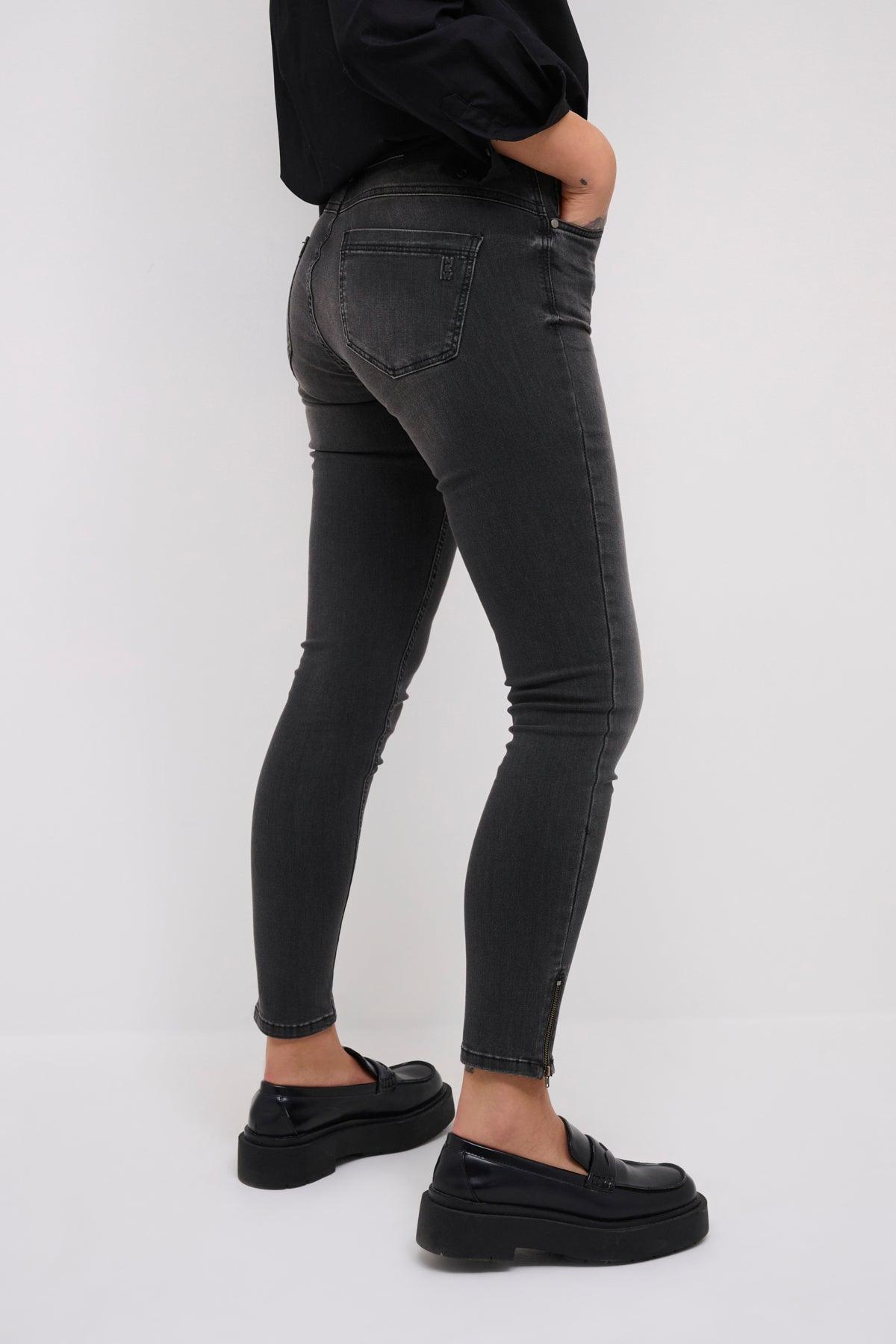 My Essential Wardrobe 31 Celina - Mid slim jeans - HUSET Men & Women