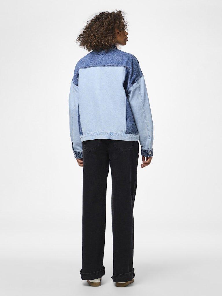 Pieces Famy - Loose fit denim skjorte - HUSET Men & Women