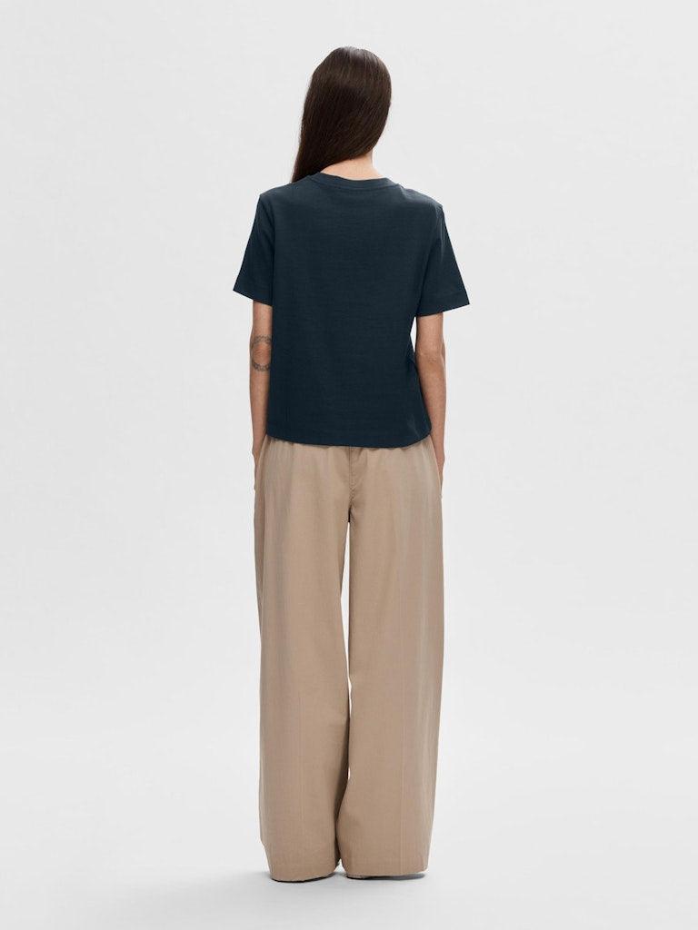Selected Femme Essential - Boxy t-shirt - HUSET Men & Women