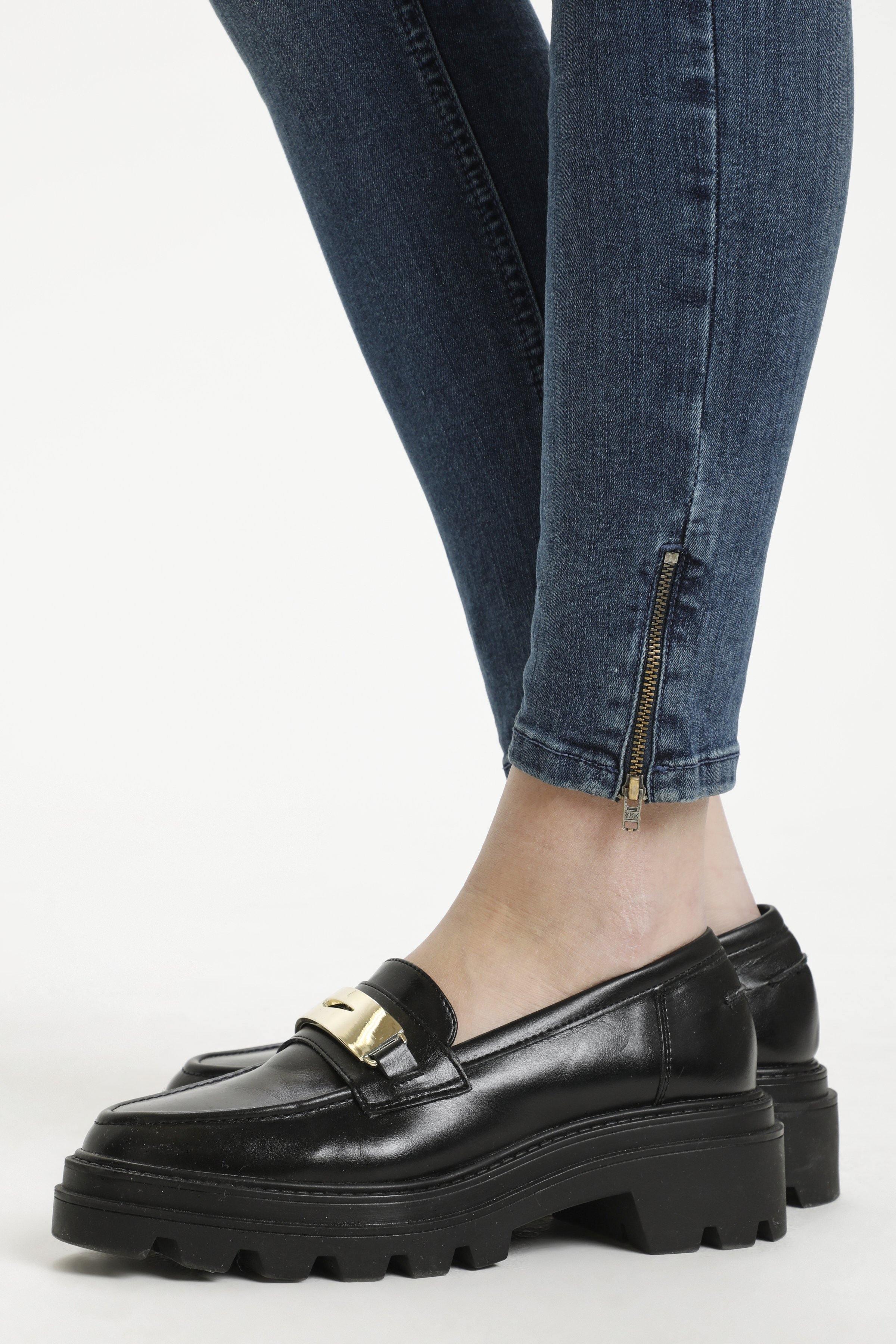 My Essential Wardrobe 31 Celina - Mid slim jeans - HUSET Men & Women