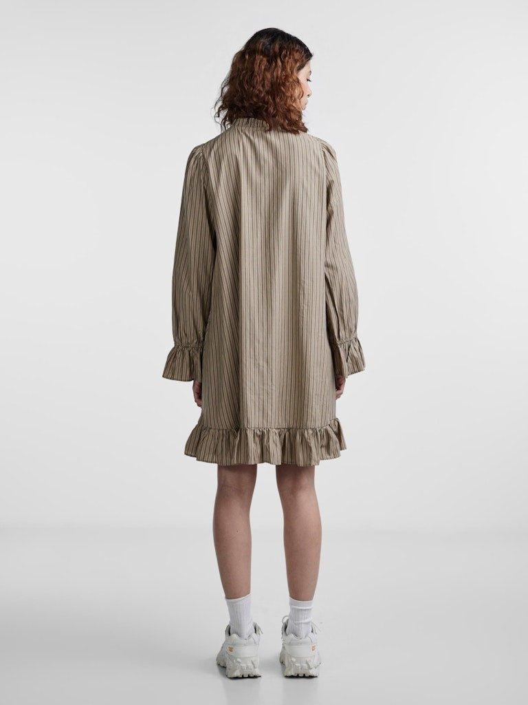 Pieces Assra - Kort kjole - HUSET Men & Women