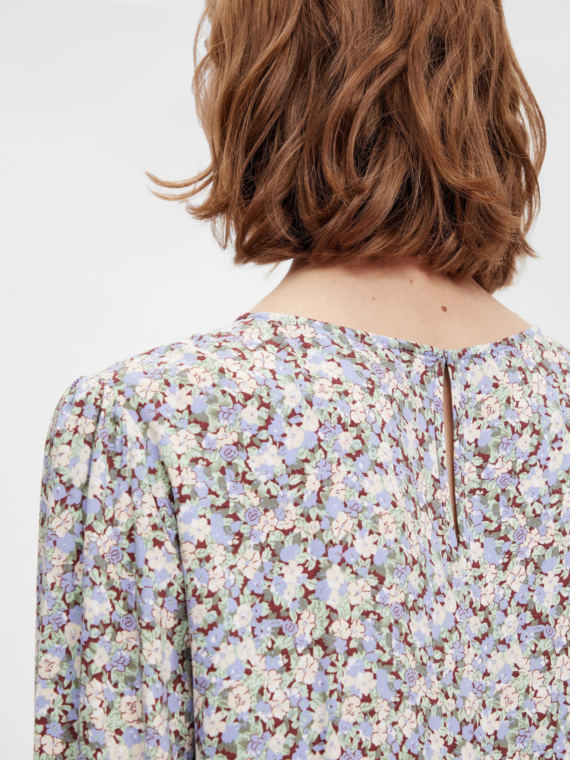 Pieces Fuenta - Blomstret midi kjole - HUSET Men & Women