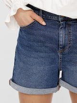 Pieces Pacy - Løse midwaist shorts - HUSET Men & Women