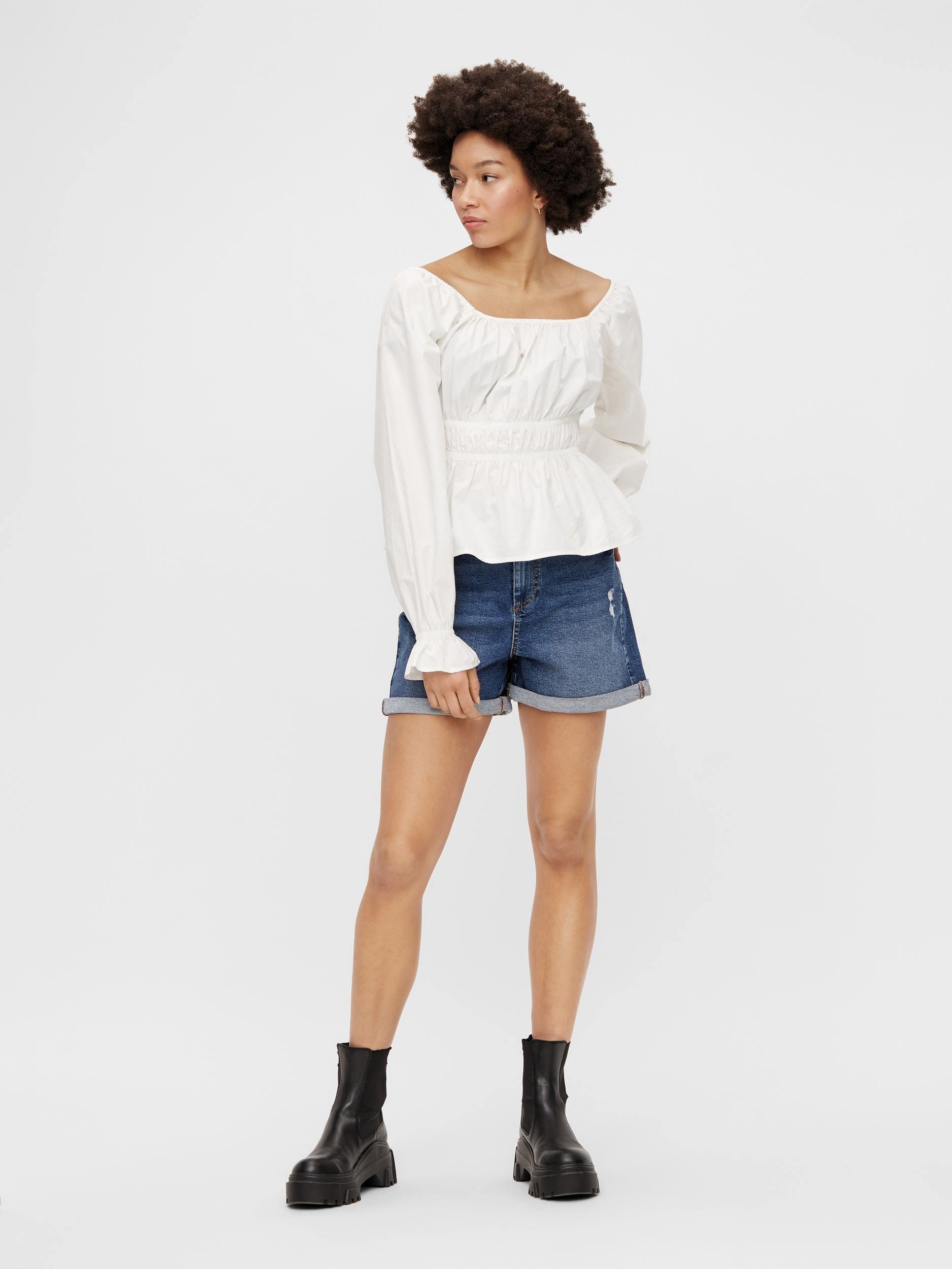 Pieces Pacy - Løse midwaist shorts - HUSET Men & Women
