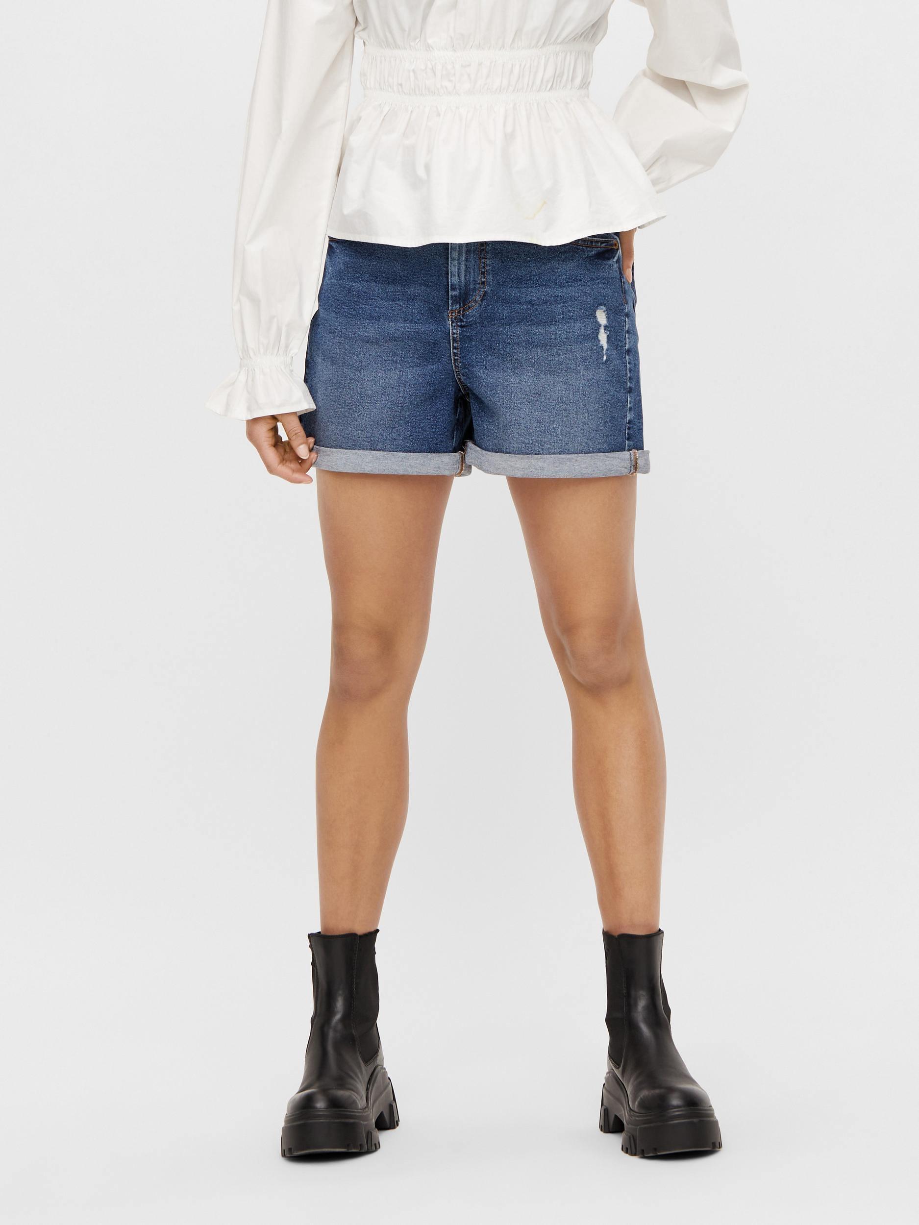 Pieces Pacy - Løse midwaist shorts - HUSET Men & Women